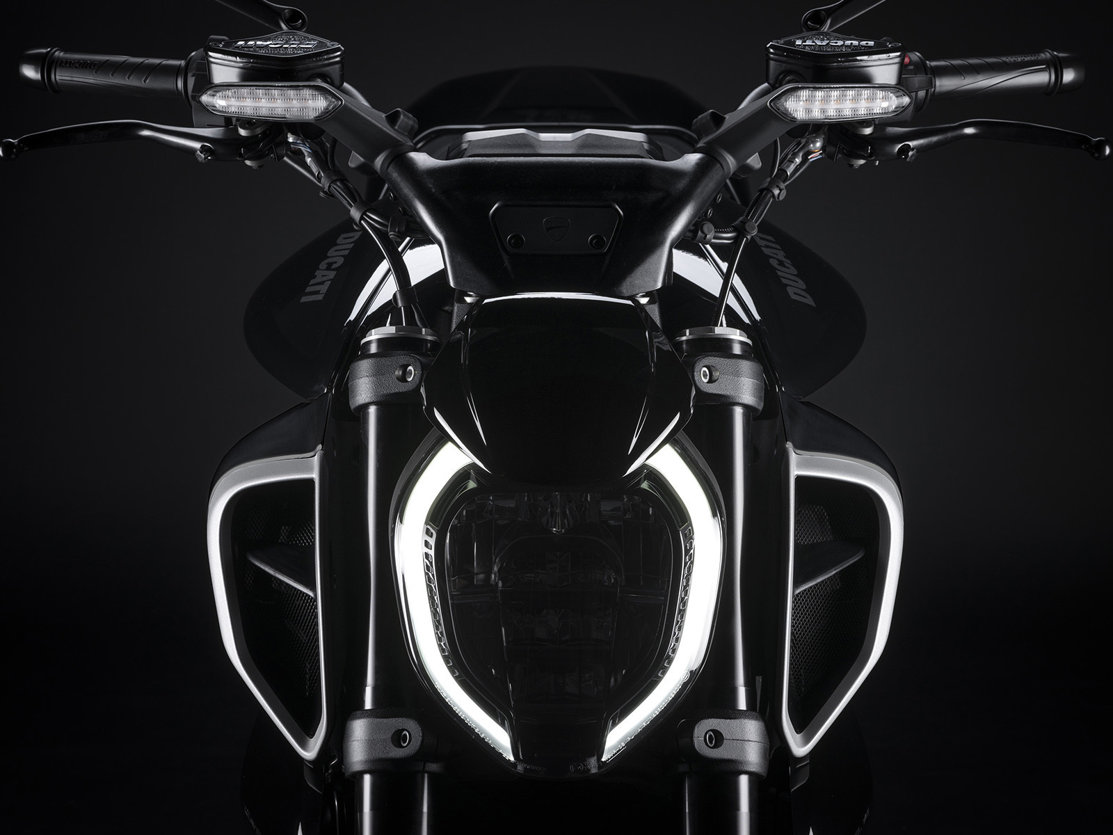 Diavel_V4_D.jpg