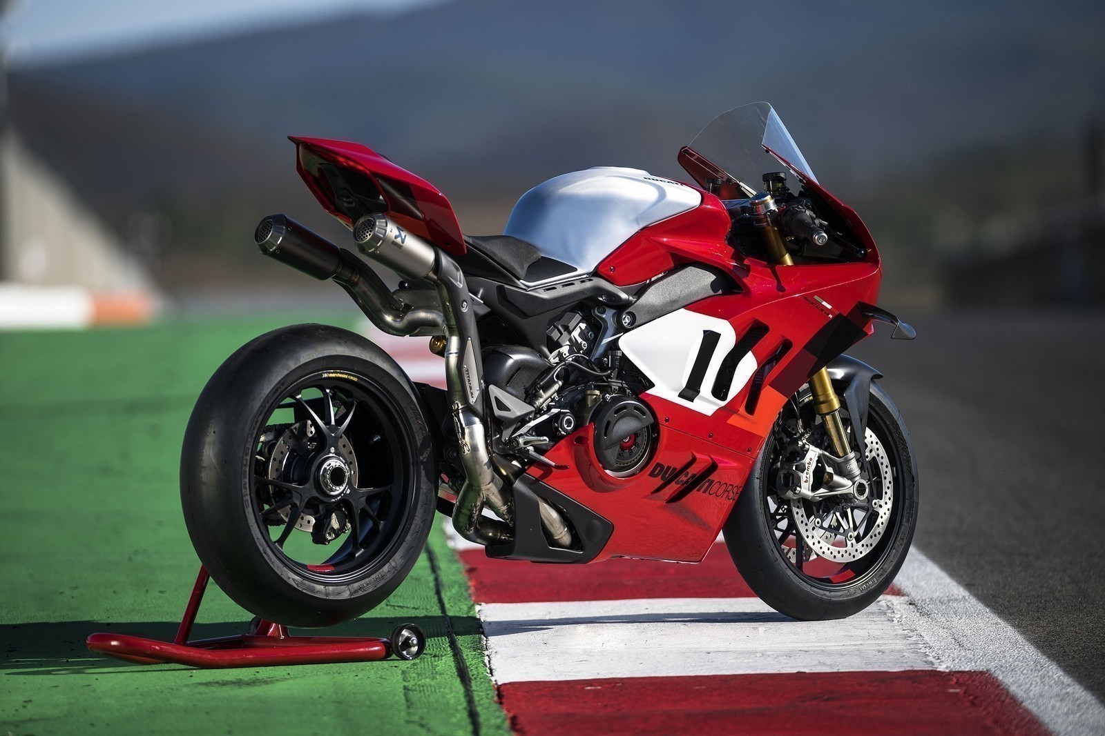 Ducati_Panigale_V4_R_photo2_1.jpg