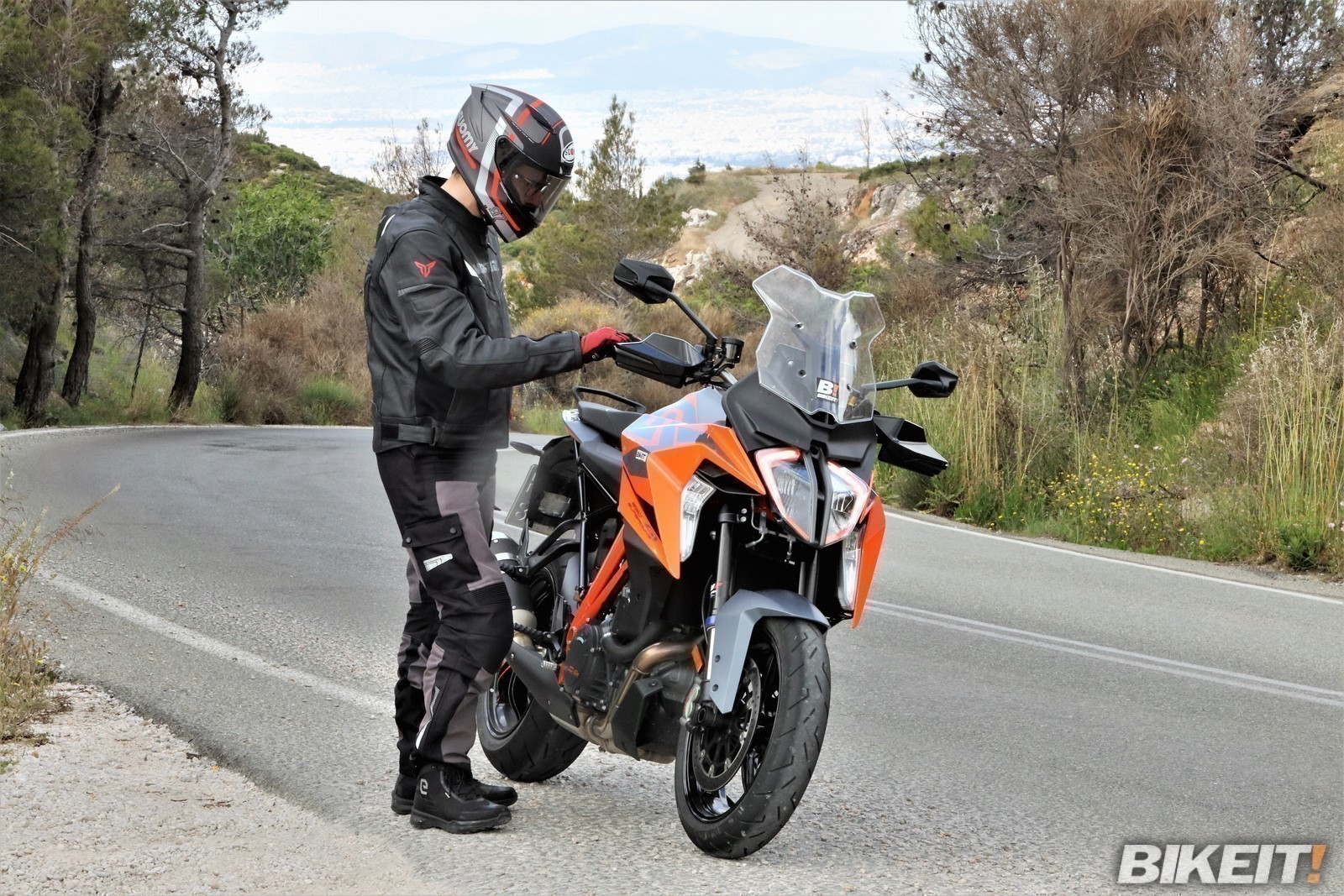 KTM_1290_Super_Duke_GT_2023__10.jpg