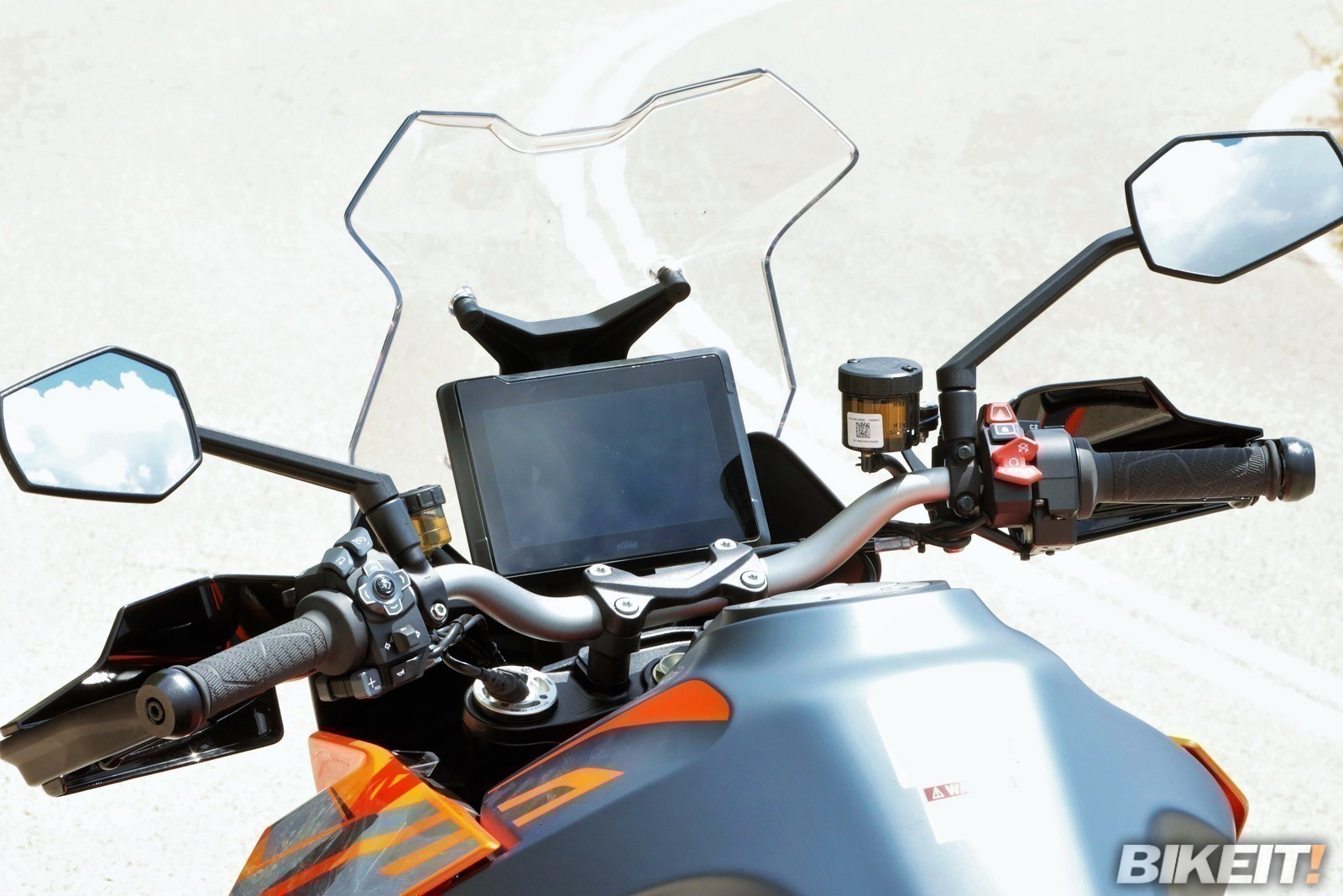 KTM_1290_Super_Duke_GT_2023__29.jpg