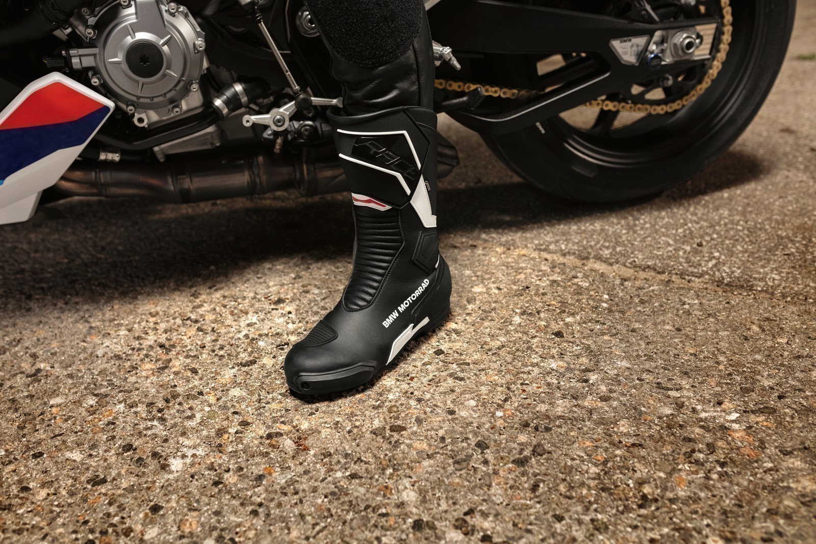 P90490138_highRes_bmw-motorrad-boots-p.jpg