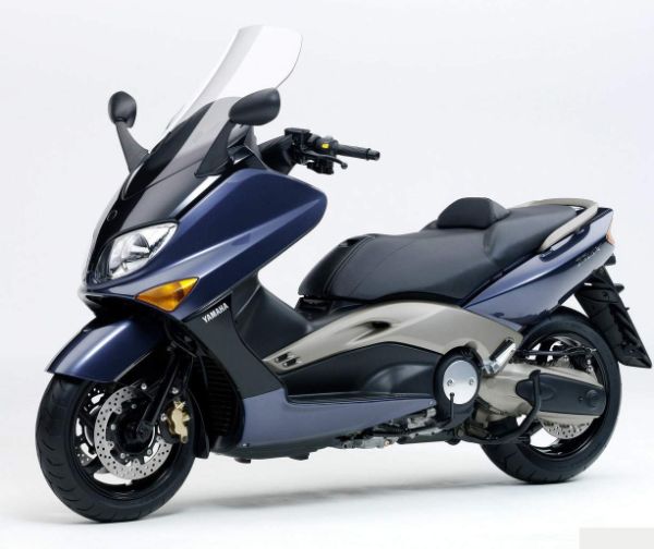 Yamaha_TMAX_2004.jpeg