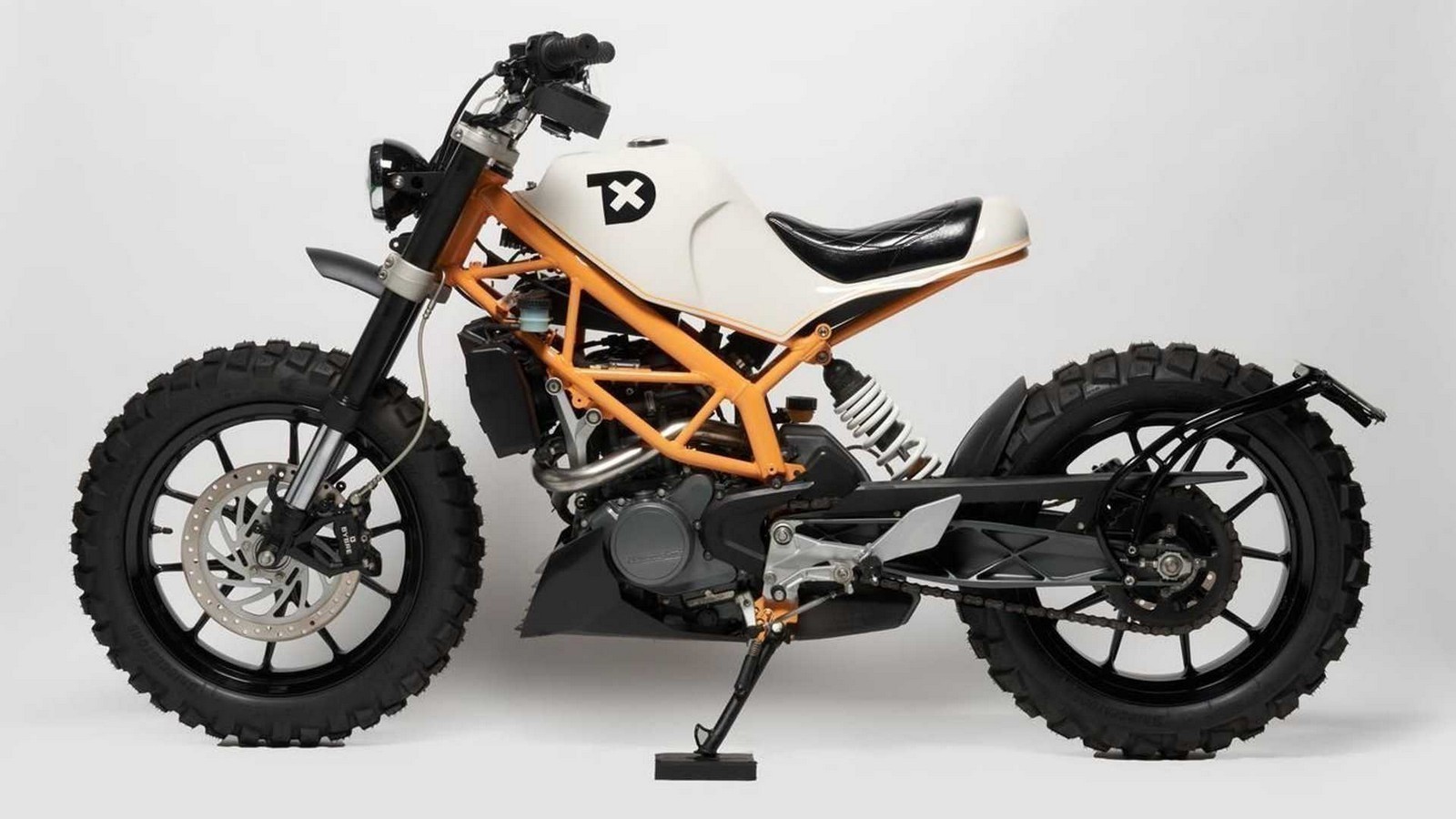 beluga-xm-ktm-200-duke---side-left.jpg