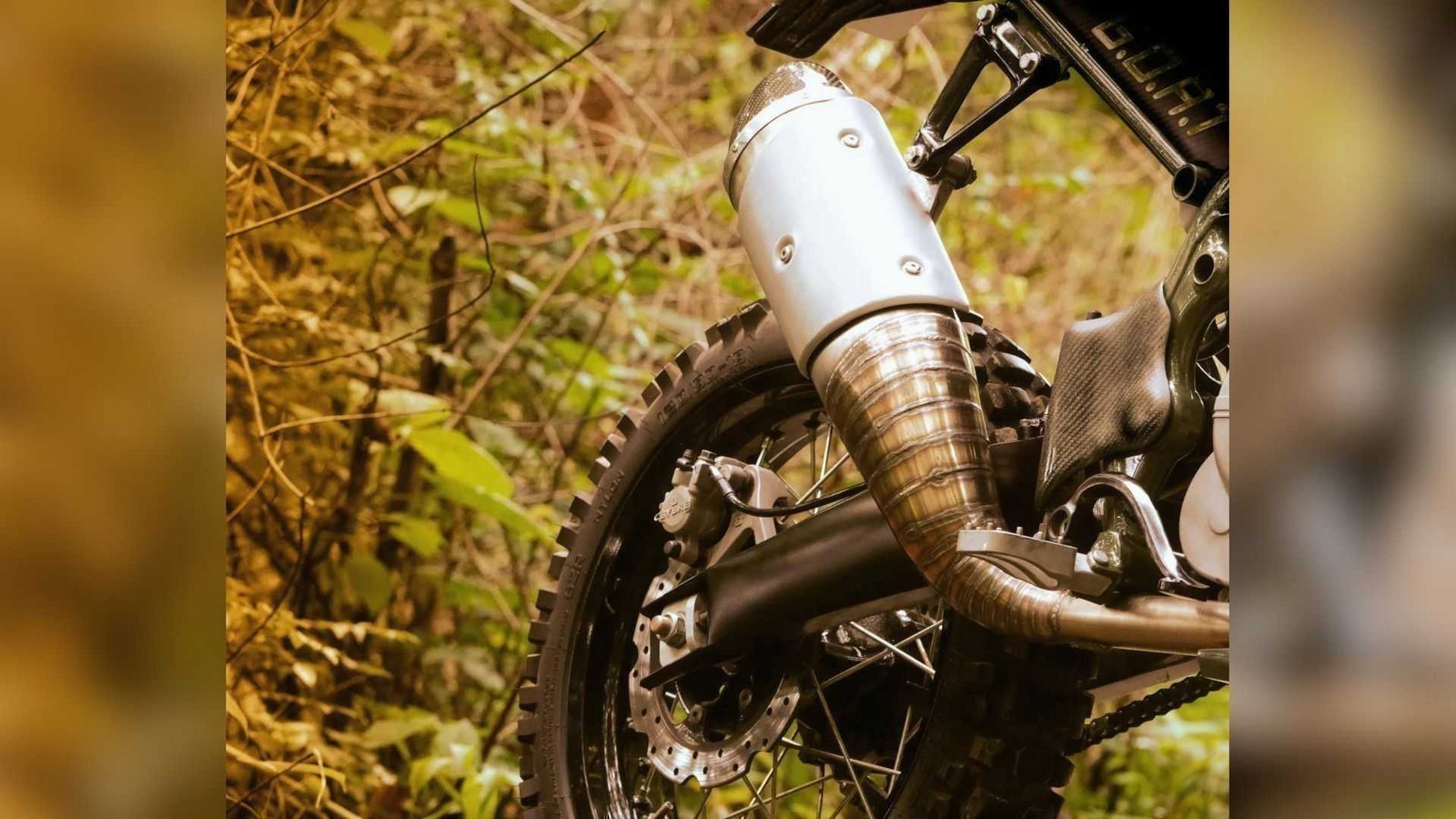 moto-exotica-ultimate-himalayan---exhaust-closeup.jpg