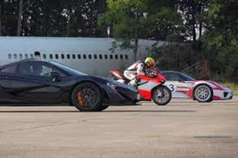 Ducati 1199 Panigale Supereggera vs McLaren P1 vs Porsche 918