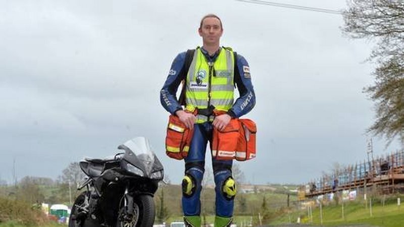 R.I.P. Dr. John Hinds - Ο Γιατρός τον αγωνιζόμενων