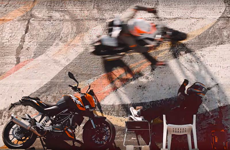 Επίσημο βίντεο για τα KTM 125 &amp; 200 Duke 2016 - Video