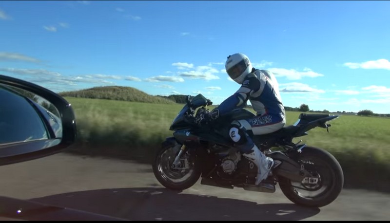 Bugatti Veyron Vitesse vs. BMW S 1000 RR