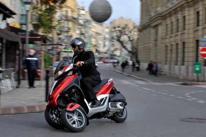 Piaggio – Σχεδιάζει νέο μπροστινό σύστημα για τρίτροχα