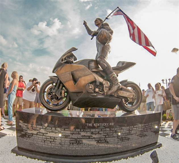 Άγαλμα για τον Nicky Hayden στην γενέτειρα του