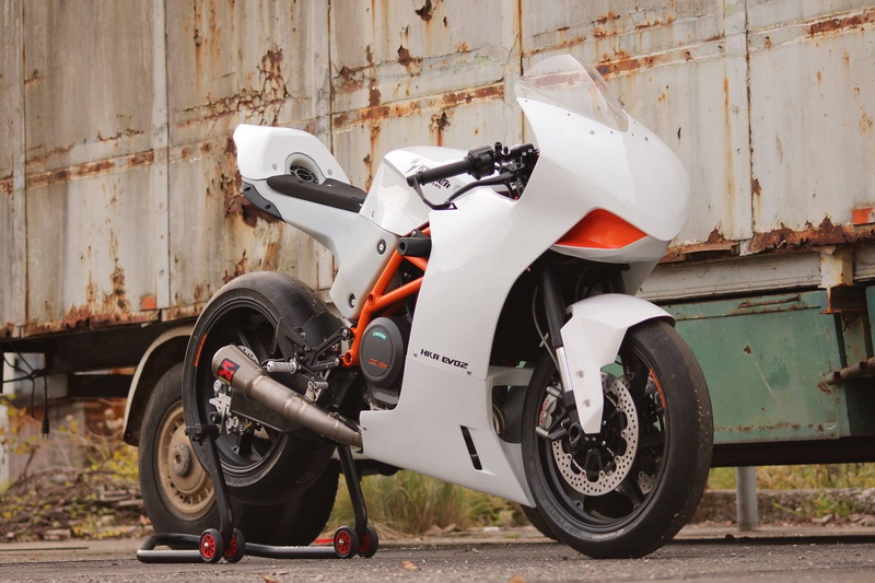 Krämer HKR EVO2: μετατρέποντας ένα KTM 690 σε supermono