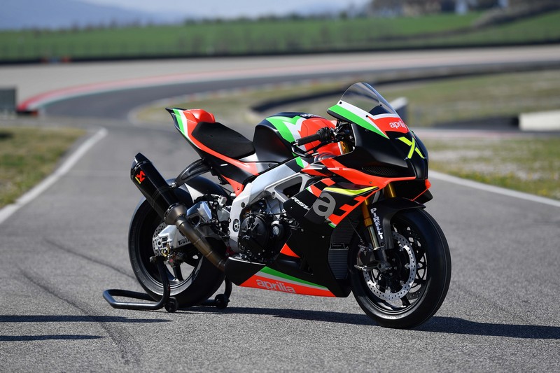 Aprilia RSV4 X – 225 hp, 165 kg και παγκόσμια νεραϊδόσκονη