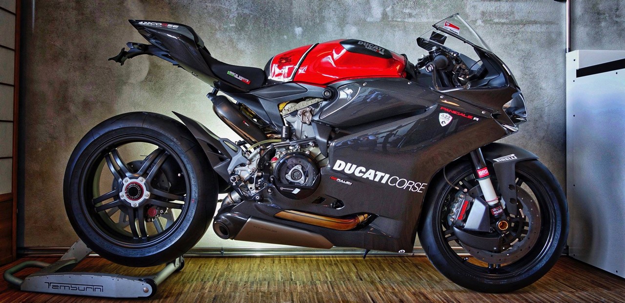 422 Corse Ducati PanigaleR - Με CeraCarbon πιρούνι