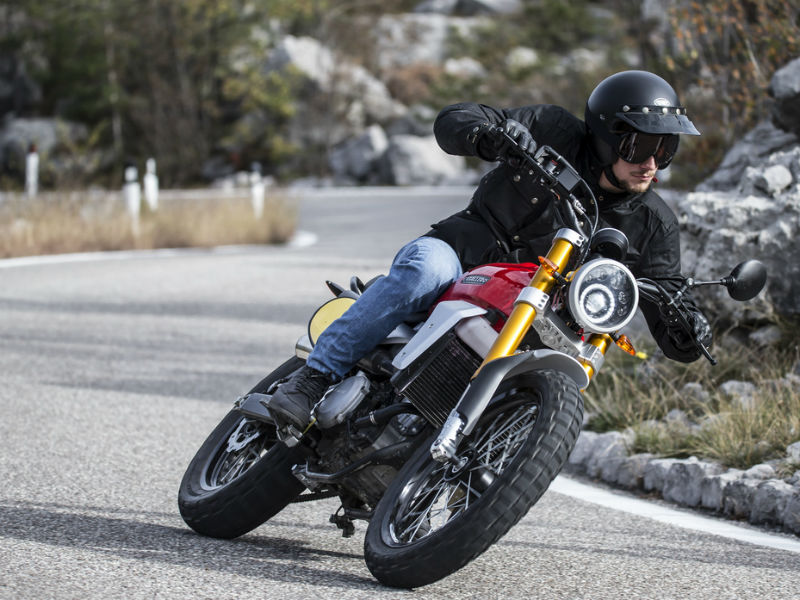 EICMA 2017 - Fantic Caballero 500 Scrambler / Flat Track 500