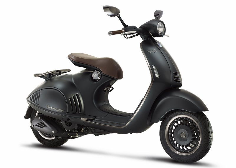 VESPA 946 EMPORIO ARMANI