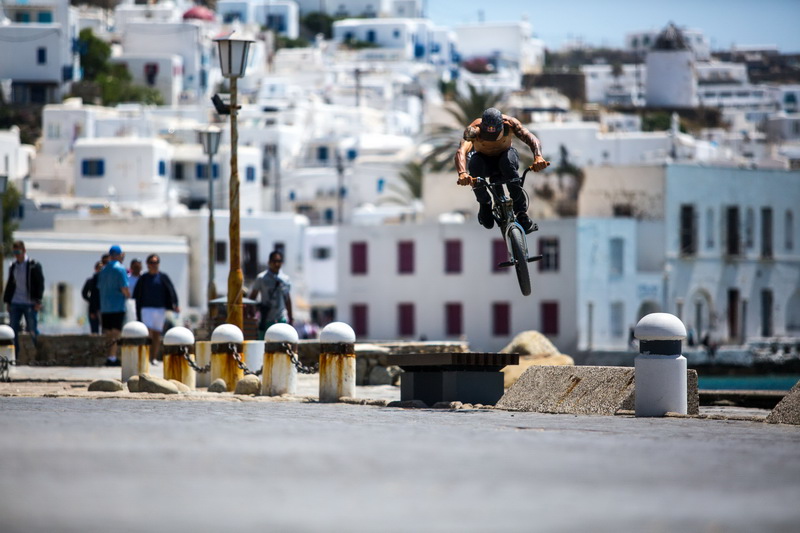 Ο Πάνος Μανάρας σε νέες BMX περιπέτειες στο Αιγαίο!