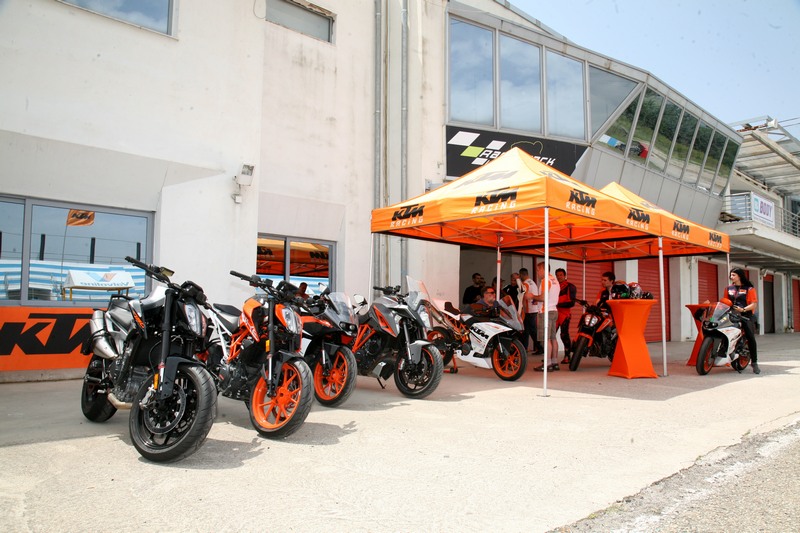 Ρεπορτάζ: Στην πίστα των Σερρών για το KTM 790 Duke