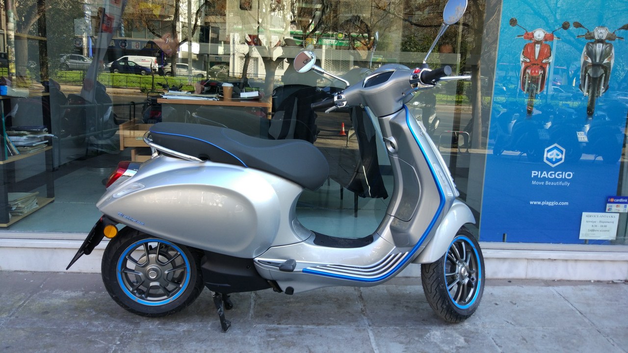 Vespa Elettrica - Είναι μαζί μας!