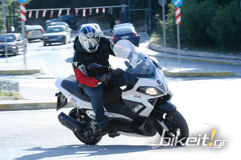 Test - Aprilia SR Max 300 2011