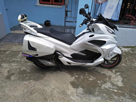 Κιτ μετατροπής του Honda PCX150 σε … Goldwing