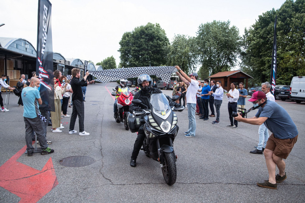 MV Agusta Turismo Veloce - Παγκόσμιο Ρεκόρ επίσκεψης 11 χωρών σε 24 ώρες!