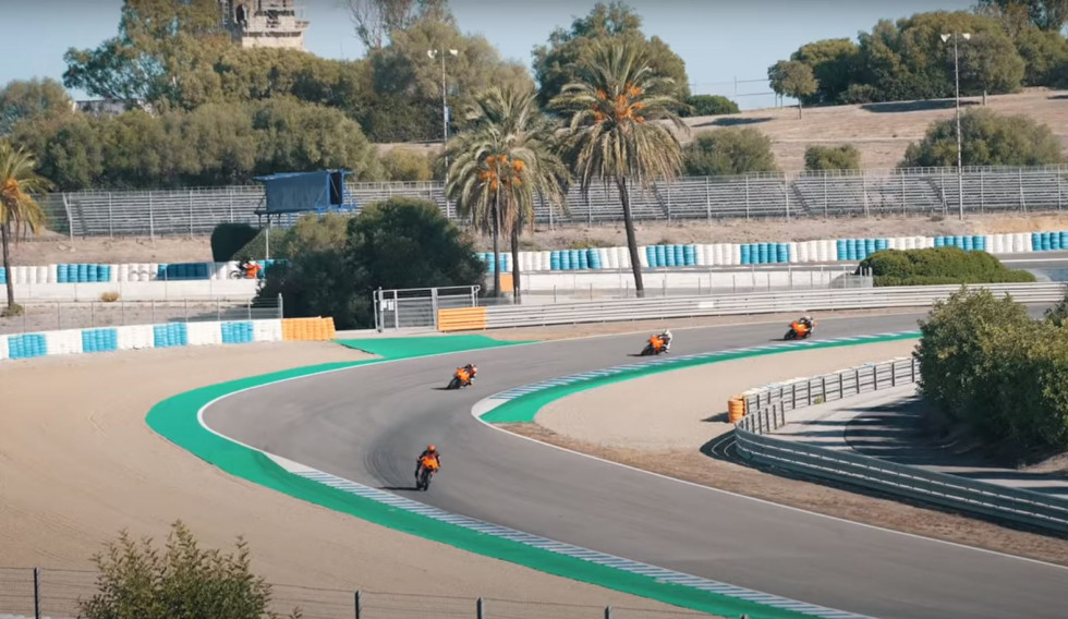 KTM RC 8C Race Track Experience – Τελετή παράδοσης στη Jerez με τον Dani Pedrosa [Βίντεο]