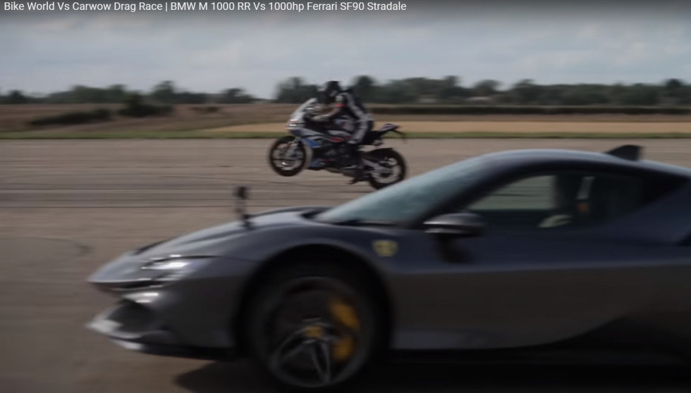 BMW M 1000RR vs Ferrari SF 90 Stradale - Drag race!