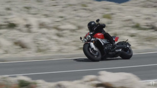 Triumph – Το  επίσημο, αναλυτικό video για την Rocket 3 R - Τα 2.458 κ.εκ., τα 22,5 kg-m ροπής και άλλα πολλά…