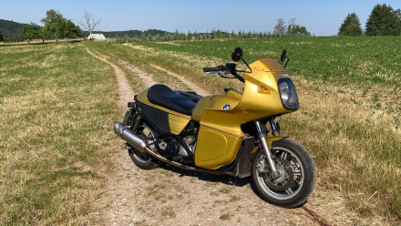 Τύπος μετέτρεψε ένα Suzuki Burgman σε BMW «R 65 RS»