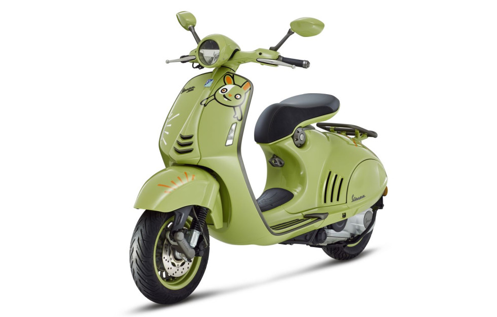 Vespa 946 10° Anniversario 2023 – Στη χρονιά του λαγού