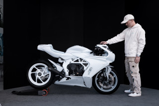 MV Agusta Superveloce Arsham - Κάντε οφθαλμόλουτρο με εικόνες υψηλής ανάλυσης