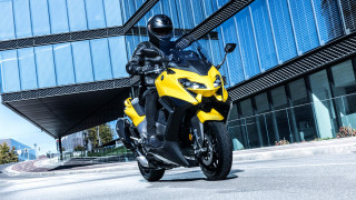 Yamaha TMAX 2022 – Όλες οι αλλαγές σε ένα βίντεο