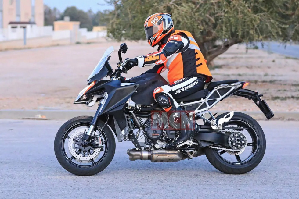 KTM 1290 Super Duke GT 2021 – Spy pics