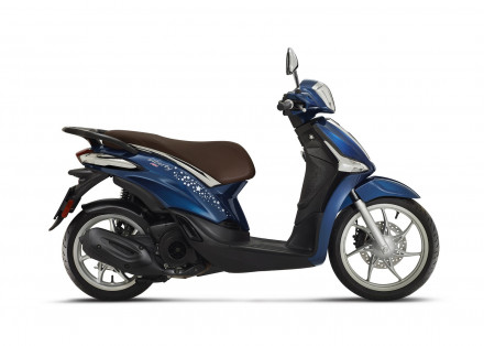 Ένα Piaggio Liberty 125 γλυκό σαν σοκολάτα