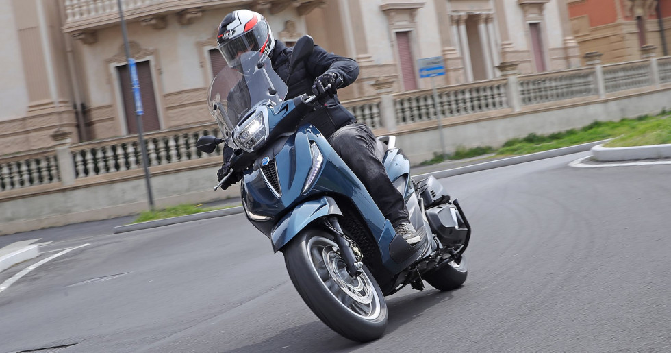 Piaggio Beverly 2021 - Το επίσημο 5λεπτο βίντεο από την παρουσίαση στο Λιβόρνο - VIDEO