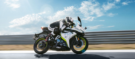 CFMOTO 250SR S – Παρουσιάστηκε στην Κίνα με μονόμπρατσο