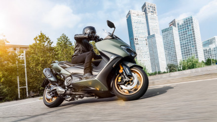 Yamaha TMAX 2021 - Σε νέα χρώματα