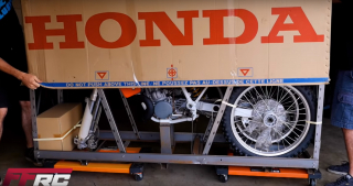 Honda CR 500 σε κατάσταση “κούτα” - Unboxing Video