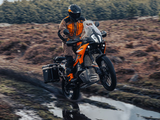 KTM 890 Adventure 2023 – Ακολουθώντας τα πιο «βατά» χνάρια του «R»