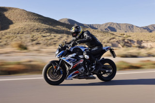 Test – BMW M1000R 2023 – Αποστολή στην Ισπανία