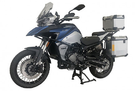 Σε δύο εκδόσεις το Benelli TRK800, όπως το “ξαδερφάκι” του, SRG750