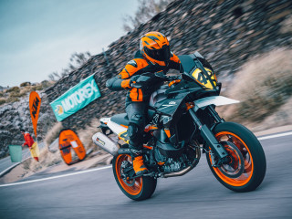 KTM 890 SMT - Έρχεται με το Tech Pack ενεργοποιημένο!