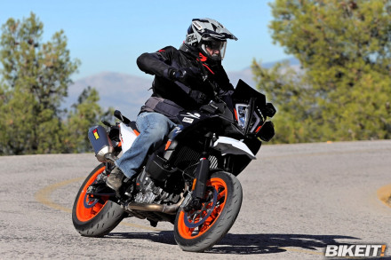 Test - KTM 890 SMT (2024)