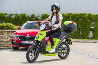 SKODA – Εγκαινιάζει υπηρεσία sharing για ενοικίαση e-scooter στην Πράγα