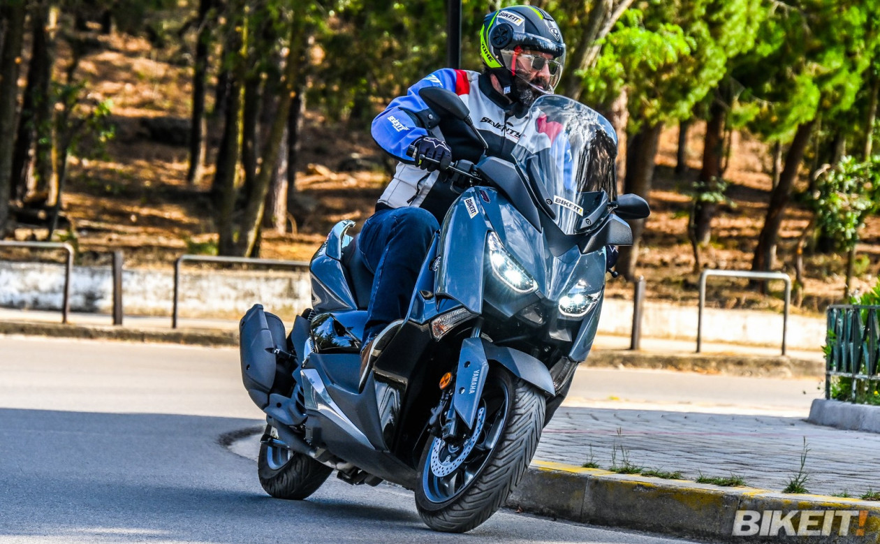 Test - Yamaha XMAX 125 Tech Max 2022