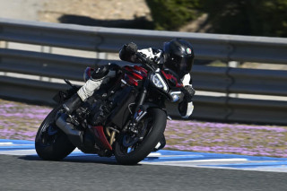 Test - Triumph Street Triple 765 R / RS 2023 - Αποστολή στην Ισπανία