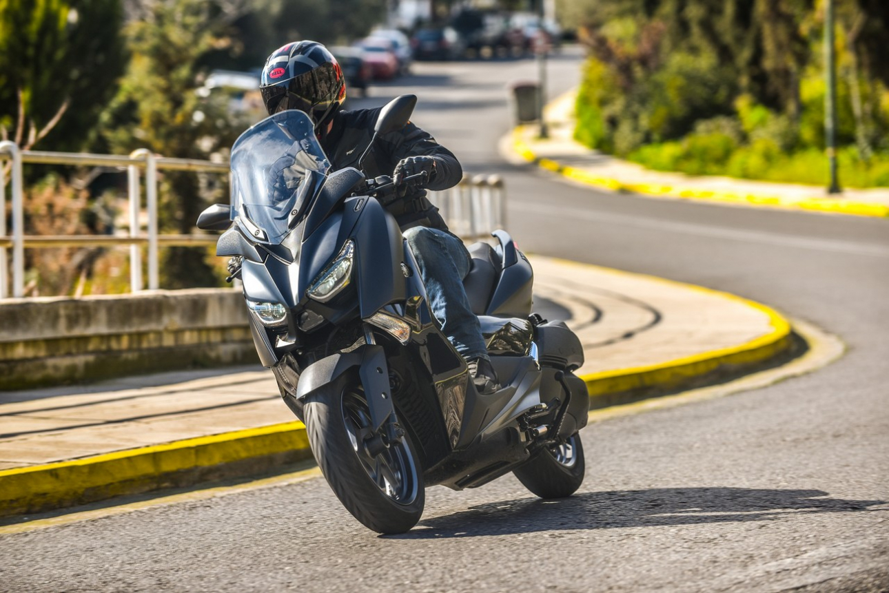 TEST - Yamaha XMAX 300 Iron Max 2019