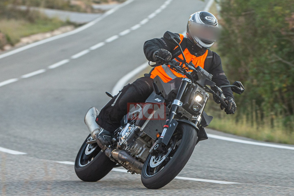 KTM 990 Duke R – Νέα διαρροή φωτογραφιών