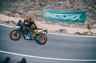 KTM 890 SMT 2024 – Τώρα με το Tech Pack πακέτο εξοπλισμού μέσα στην τιμή