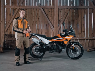 KTM 890 Adventure 2023 – Από τη σκοπιά του Chris Birch